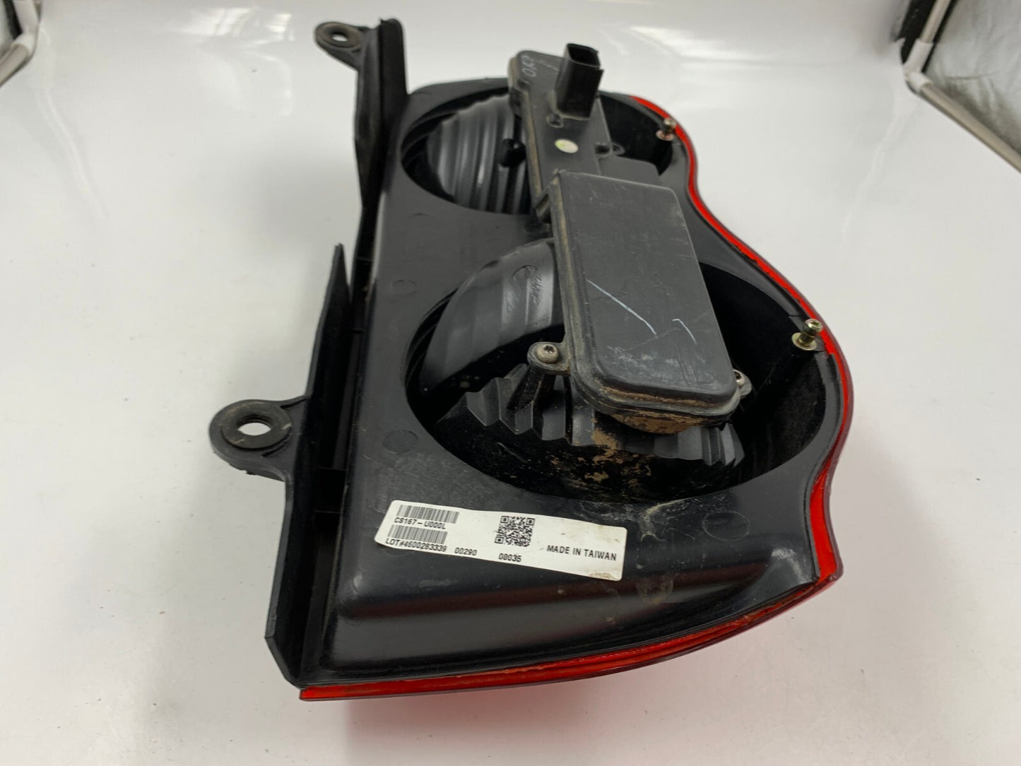 2004-2009 Dodge Durango Driver Side Tail Light Taillight OEM E03B11051