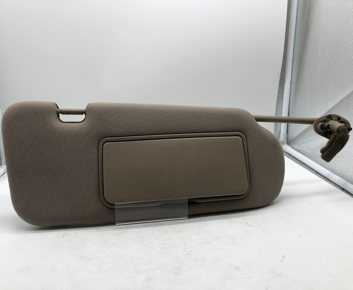 2005-2007 Kia Sorento Passenger Sun Visor Tan Illuminated OEM D03B08002