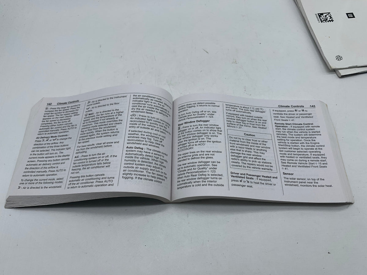 2020 Chevrolet Malibu Owners Manual Set OEM R01B34005