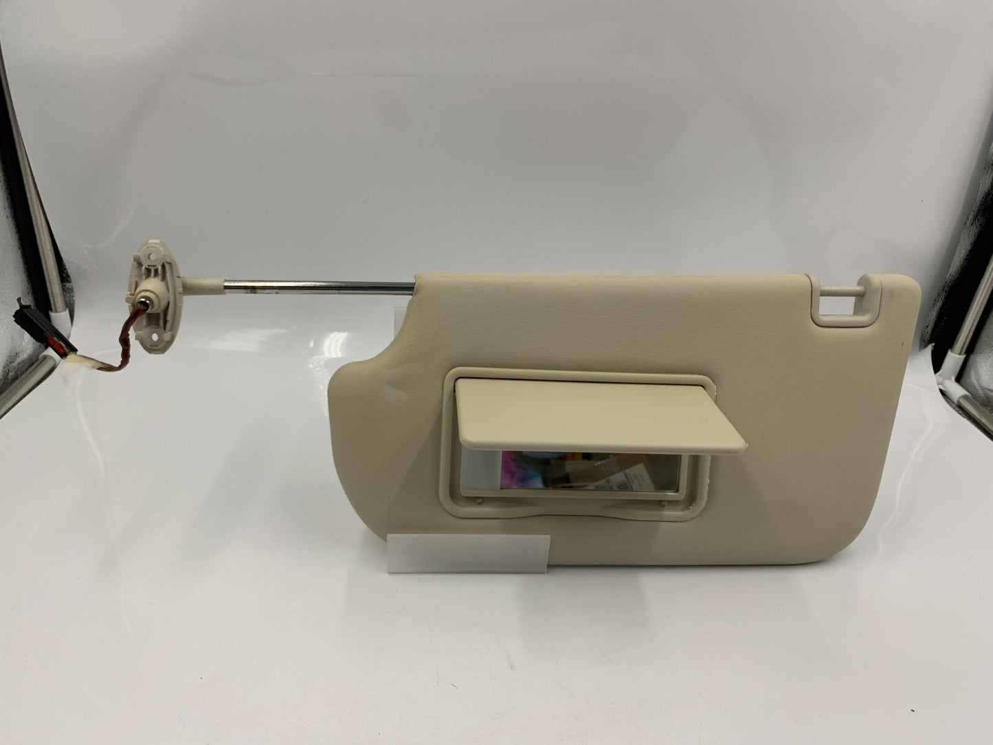 2013-2018 Ford Focus Driver Sun Visor Ivory Illuminated OEM E01B07020