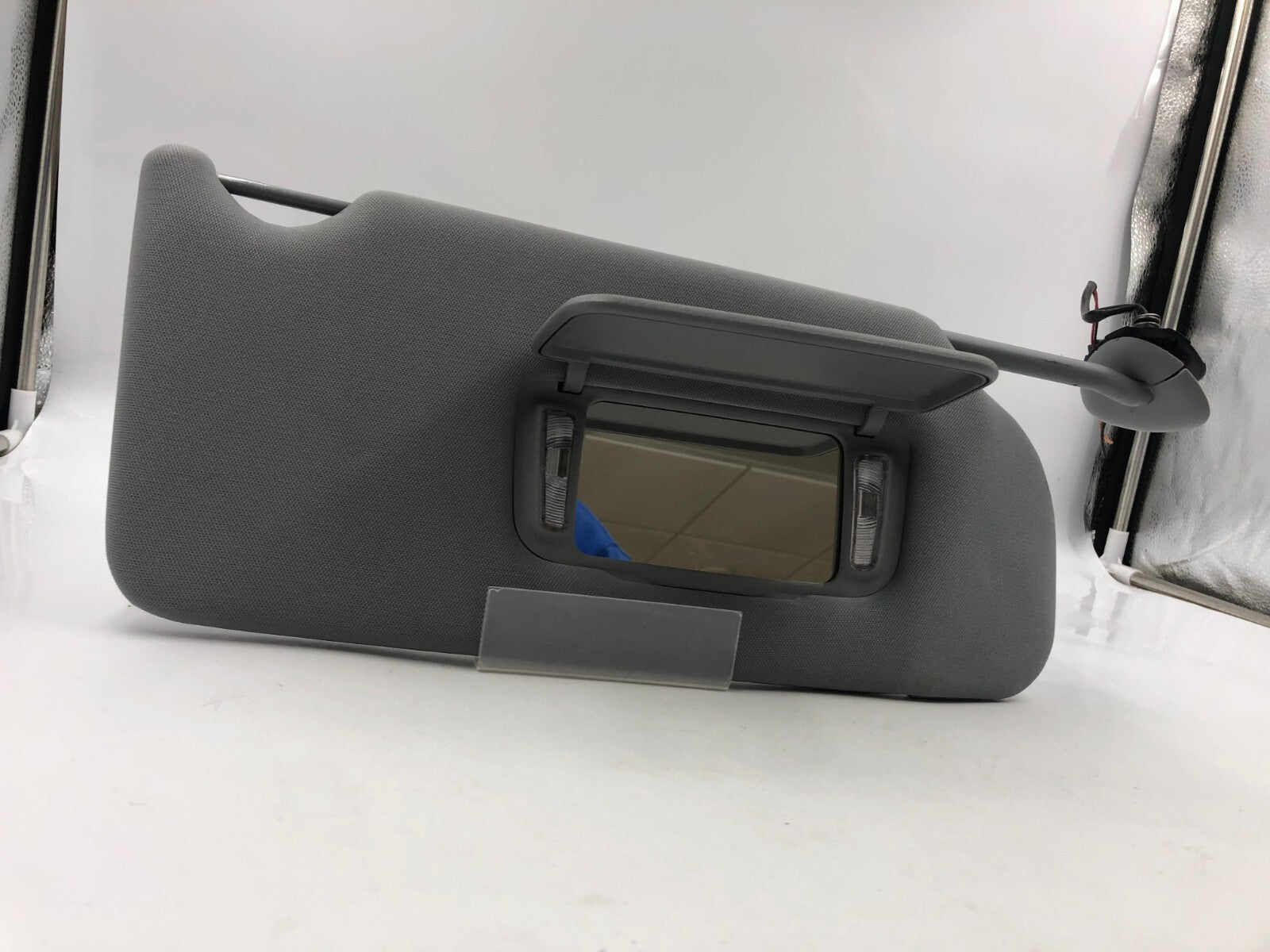 2005-2009 Buick LaCrosse Passenger Sun Visor Gray Illuminated OEM B01B21004