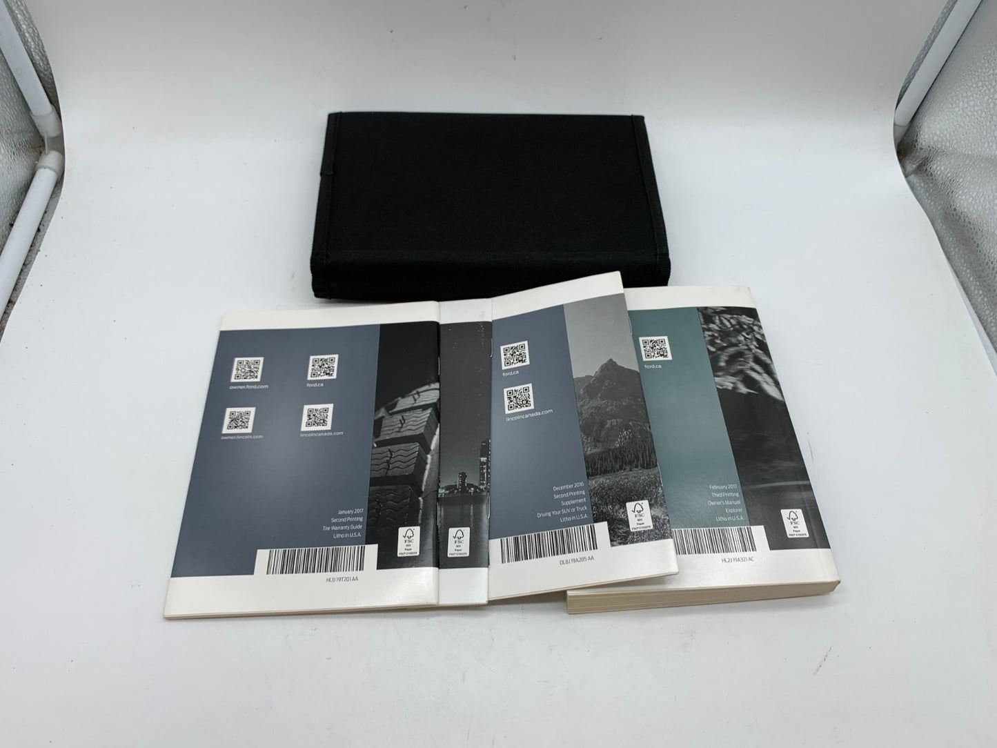 2017 Ford Explorer Owners Manual Set with Case OEM C02B07010