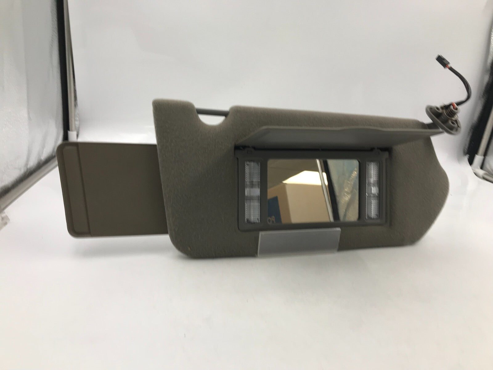 2000-2005 Chevrolet Impala Passenger Sun Visor Gray Illuminated OEM C04B08009