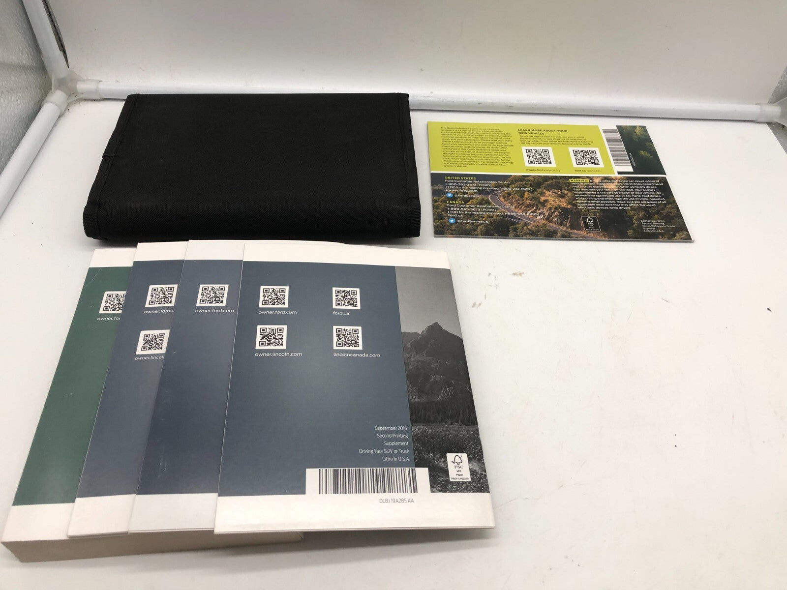 2017 Ford Explorer Owners Manual Set with Case OEM E01B17031