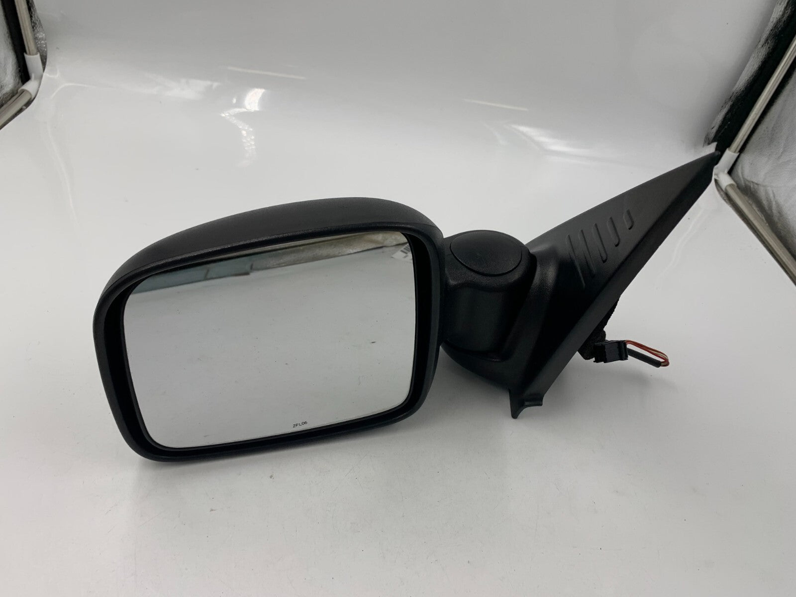 2002-2007 Jeep Liberty Driver Side View Power Door Mirror Black OEM D04B68001