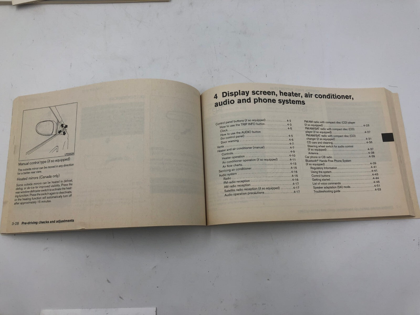 2009 Nissan Sentra Owners Manual Set with Case OEM E01B03008