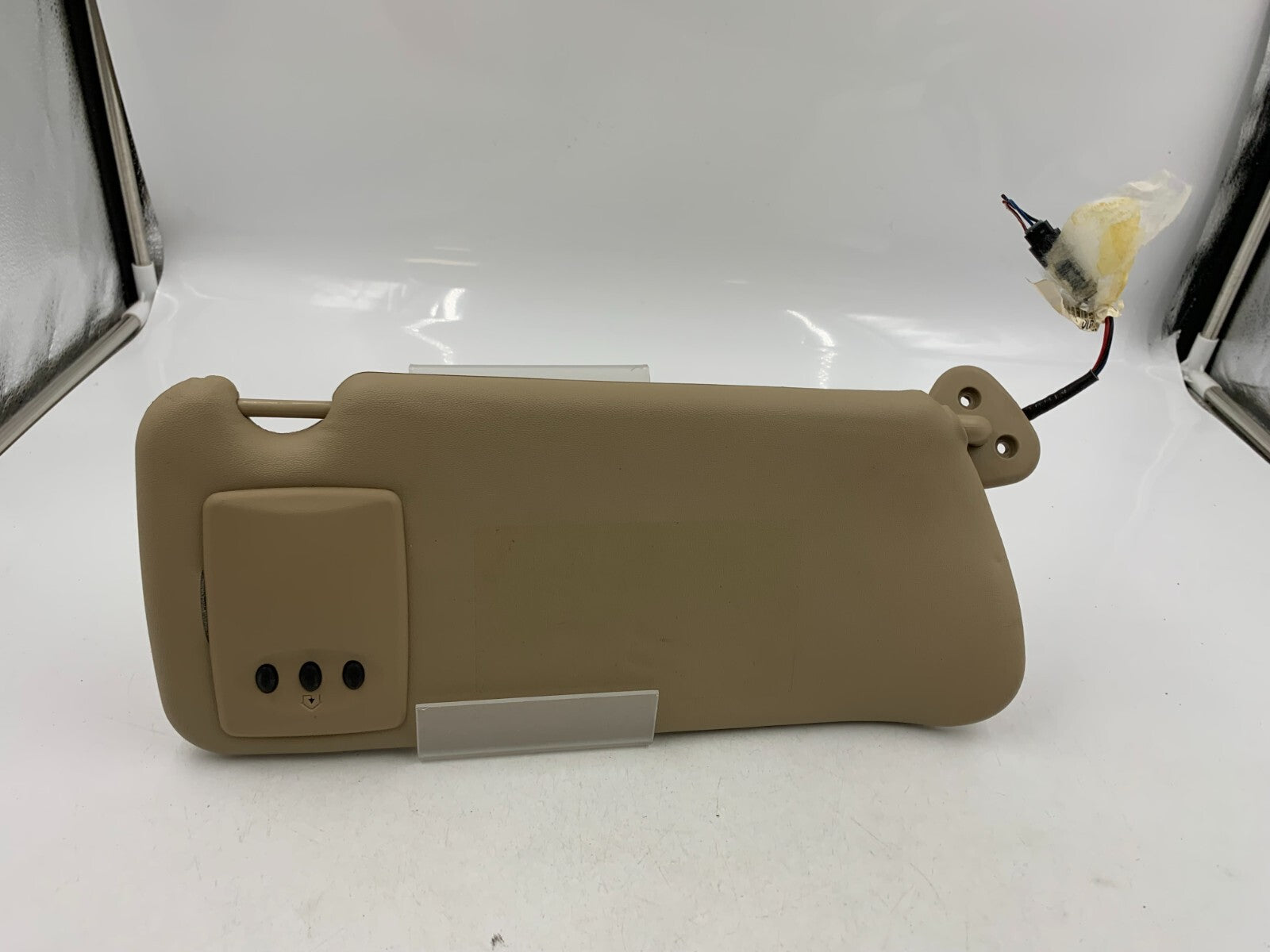 2003-2007 Cadillac CTS Driver Sun Visor Tan Illuminated OEM A01B29062
