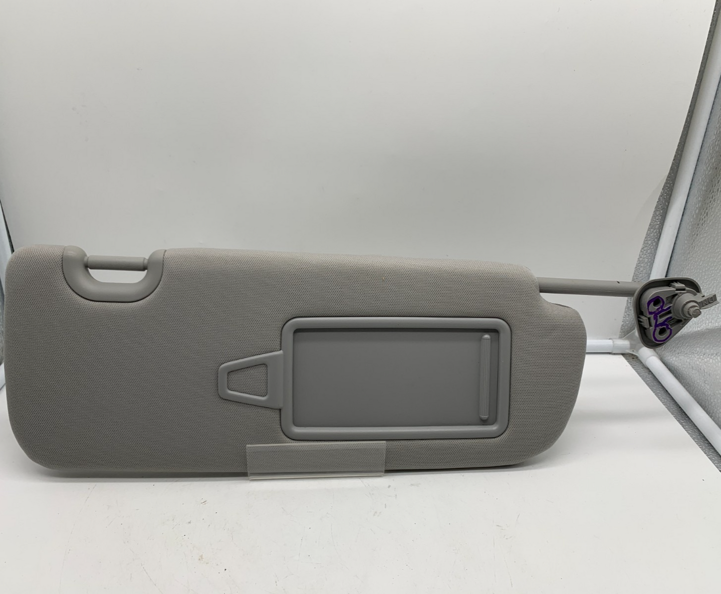 2013-2019 Hyundai Santa Fe Passenger Sun Visor Gray Illuminated OEM B04B46005