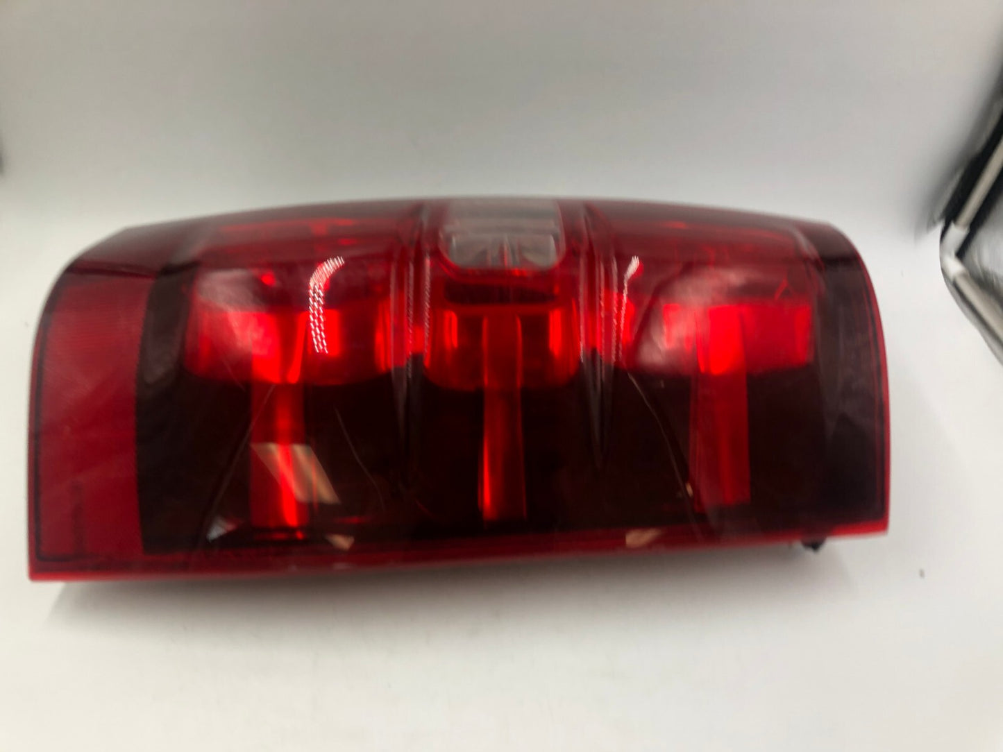 2007-2014 Chevrolet Suburban 1500 Passenger Side Tail Light Taillight D03B61001
