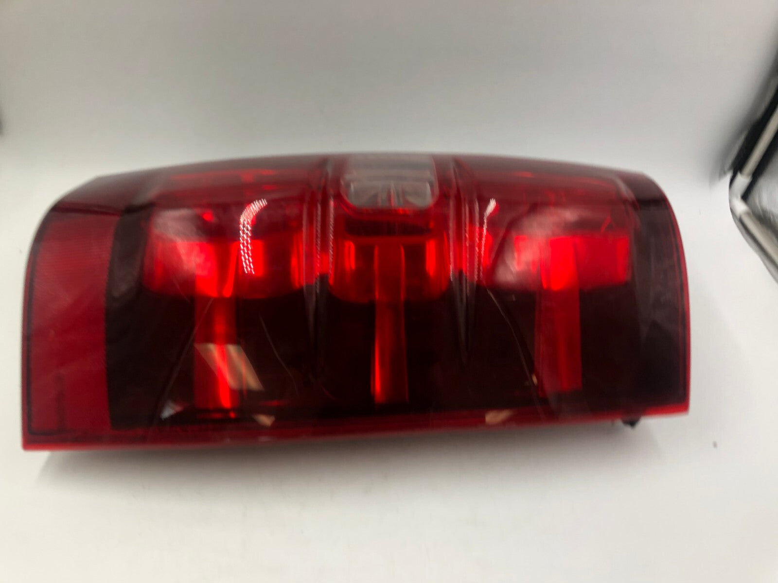 2007-2014 Chevrolet Suburban 1500 Passenger Side Tail Light Taillight D03B61001