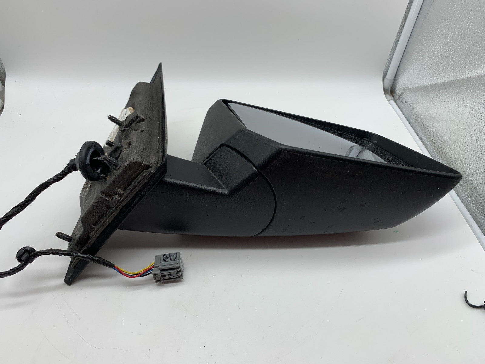 2007-2008 GMC Acadia Passenger Side View Power Door Mirror Black OEM B03B28004