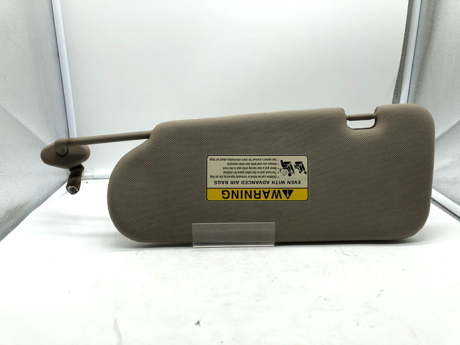 2005-2007 Kia Sorento Passenger Sun Visor Tan Illuminated OEM D03B08002