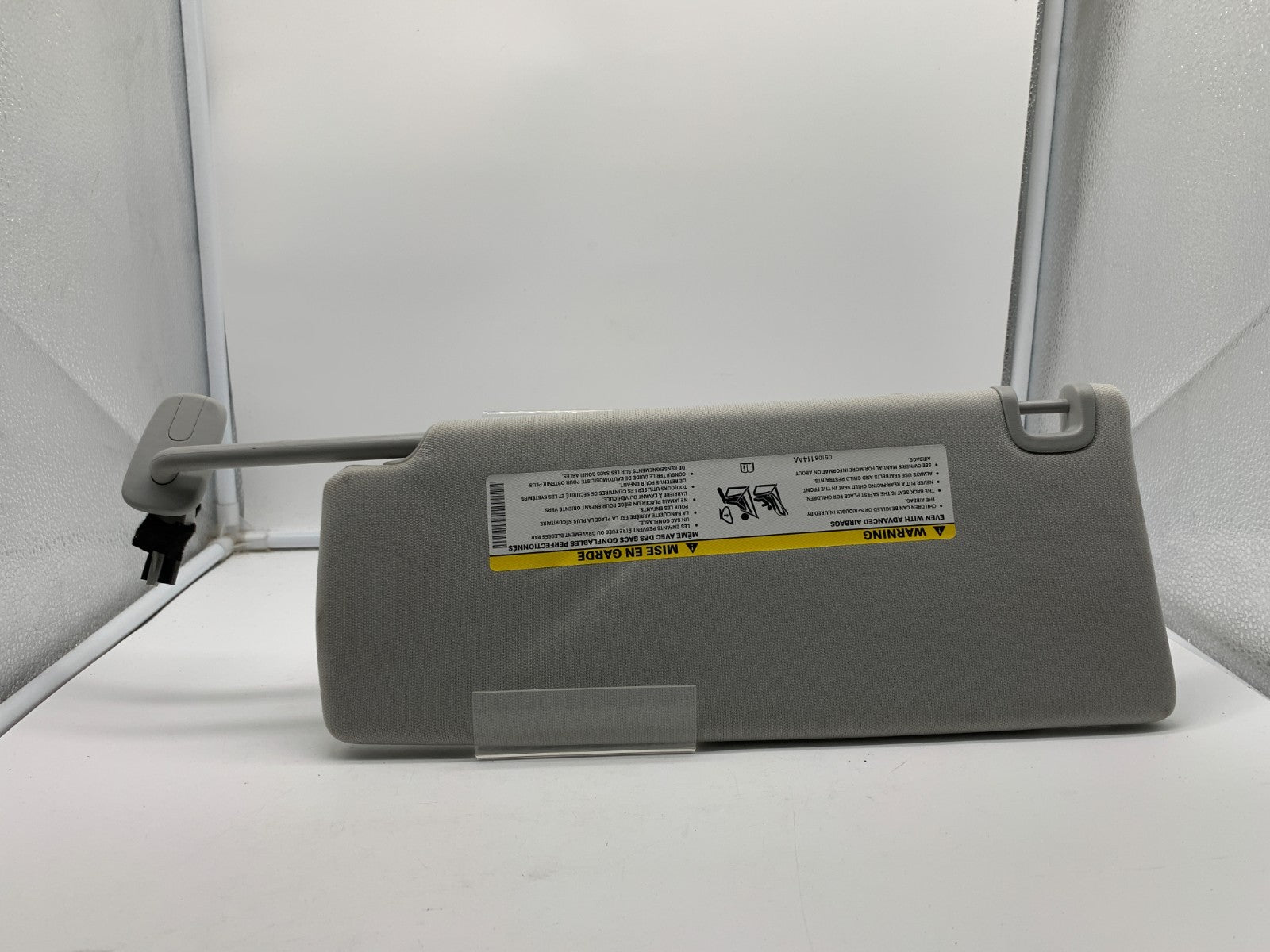 2019-2023 Jeep Cherokee Passenger Sun Visor Gray Illuminated OEM C03B30099