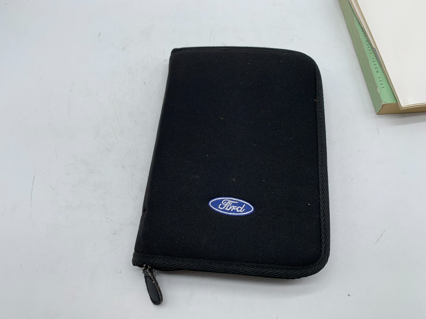2006 Ford Expedition Owners Manual Set with Case OEM C02B50017