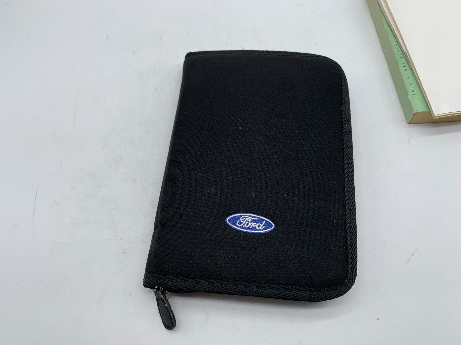 2006 Ford Expedition Owners Manual Set with Case OEM C02B50017