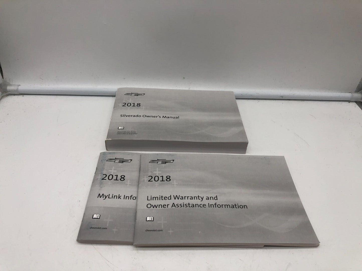 2018 Chevrolet Silverado Owners Manual Set OEM D03B61007