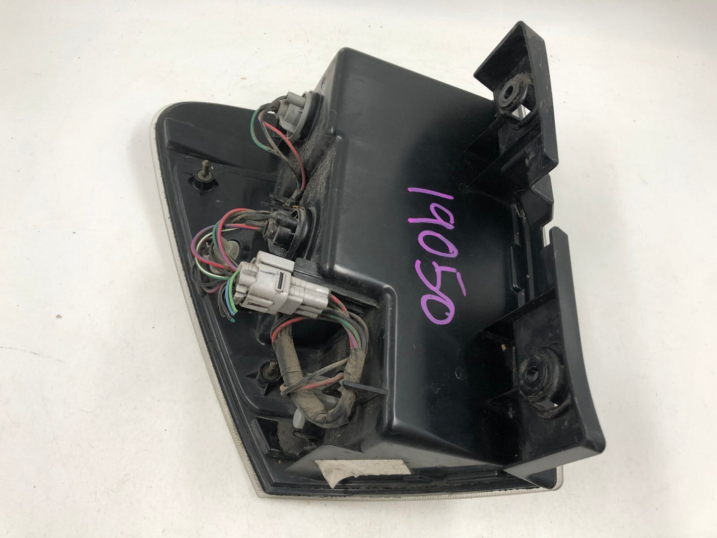2005-2009 Chevrolet Equinox Passenger Side Tail Light Taillight OEM D04B01005