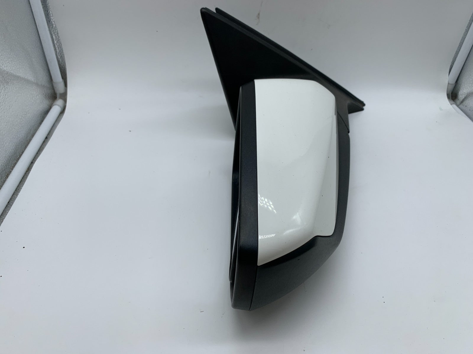 2008-2012 Chevrolet Malibu Passenger Side Power Door Mirror White OEM C03B14035