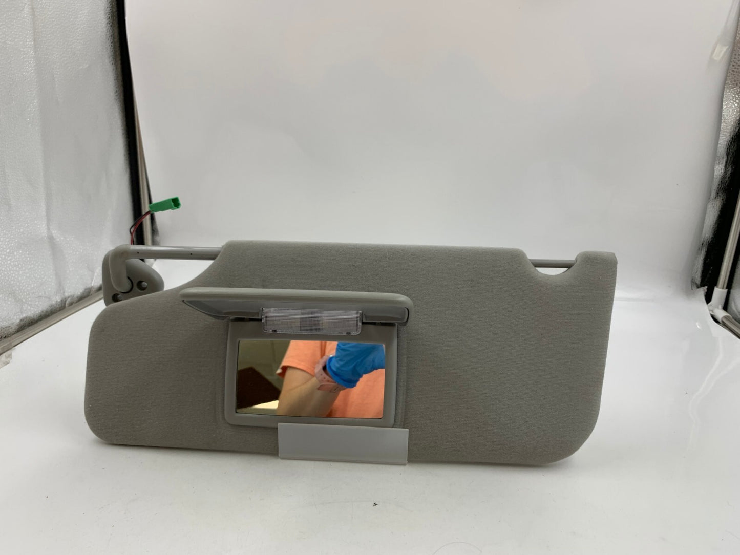 2005-2007 Mercury Montego Driver Sun Visor Gray Illuminated OEM E02B63002