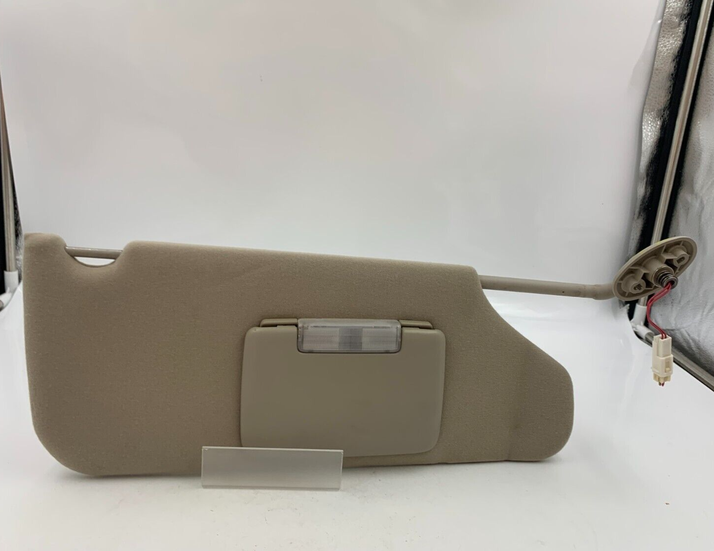 2004-2007 Jeep Liberty Passenger Sun Visor Gray Illuminated OEM D02B02052