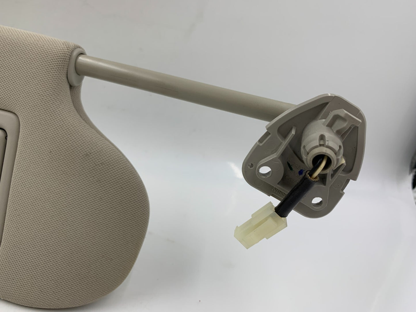 2015-2018 Nissan Murano Passenger Sun Visor Gray Illuminated OEM E02B16088