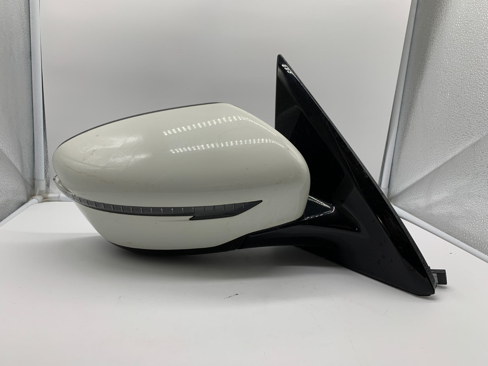 2017 Nissan Pathfinder Passenger Side Power Door Mirror White OEM A03B23001