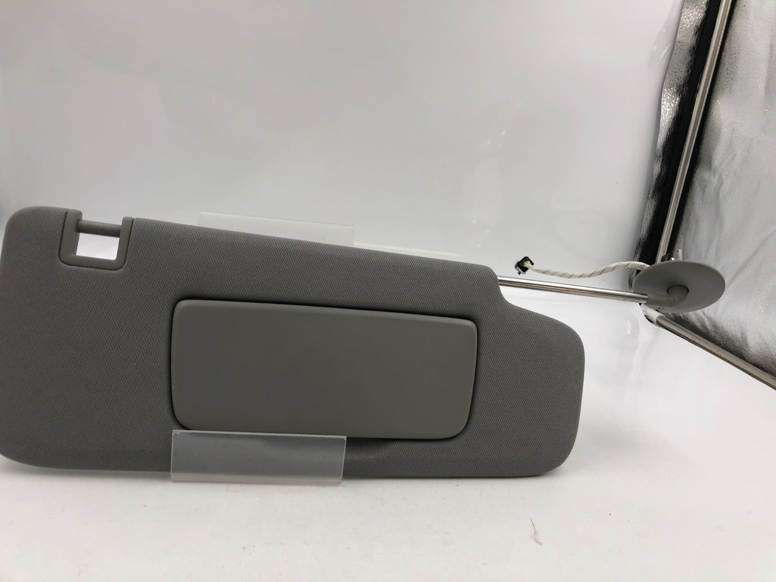 2019-2020 Chevrolet Equinox Passenger Sun Visor Gray Illuminated OEM C01B22062