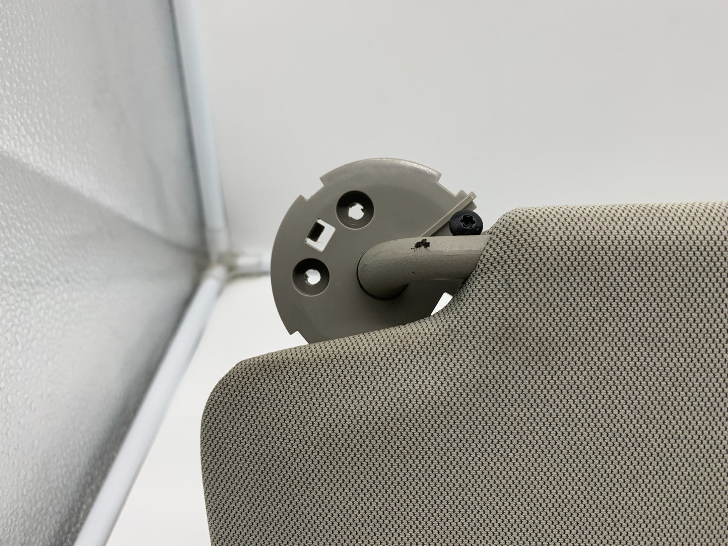 2015-2016 Chevrolet Trax Passenger Sun Visor Gray OEM C03B29001