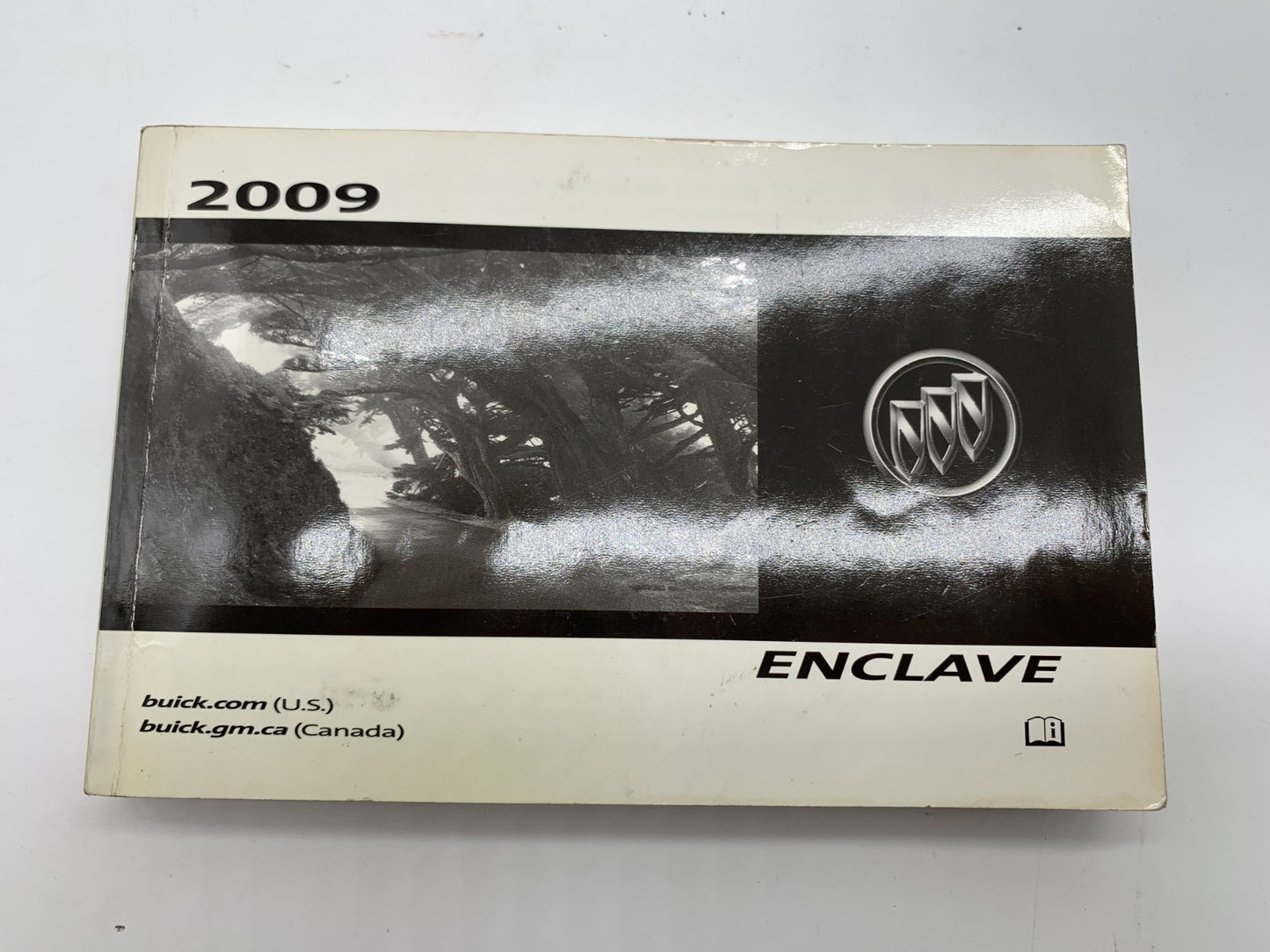 2009 Buick Enclave Owners Manual Set with Case OEM C04B63008