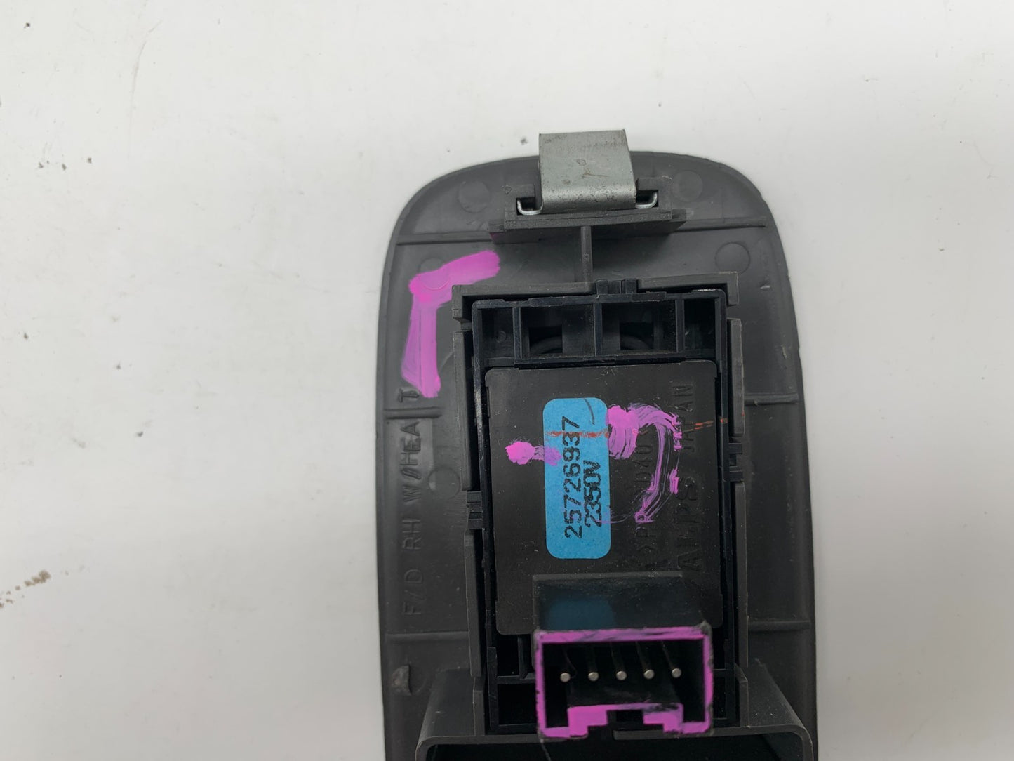 2000-2005 Cadillac DeVille Passenger Power Seat Heater Control OEM C03B23007