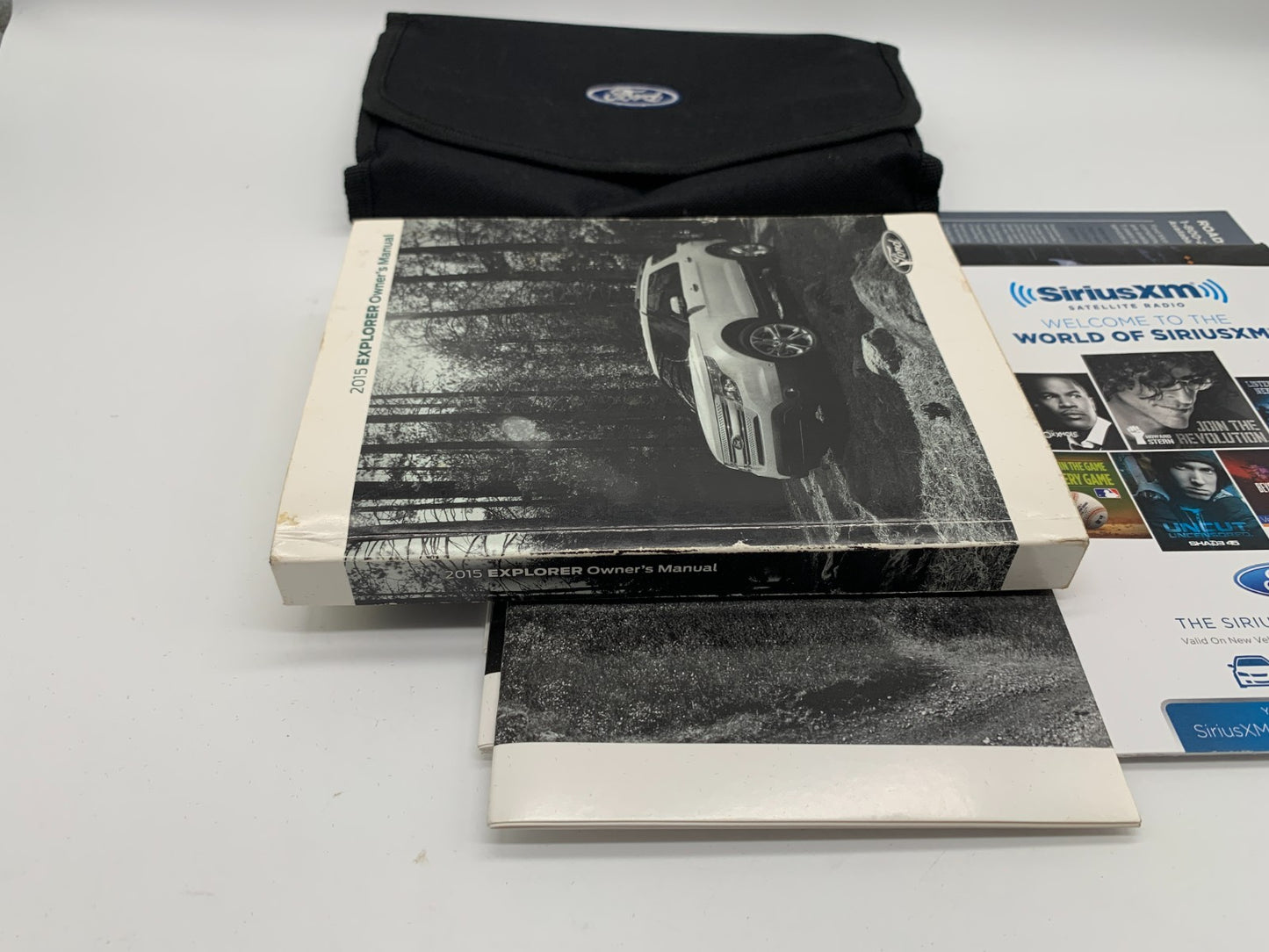 2015 Ford Explorer Owners Manual Set with Case OEM C01B08021
