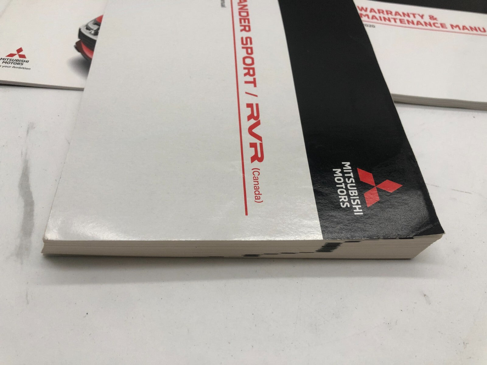 2020 Mitsubishi Outlander Owners Manual Set with Case OEM B03B22002