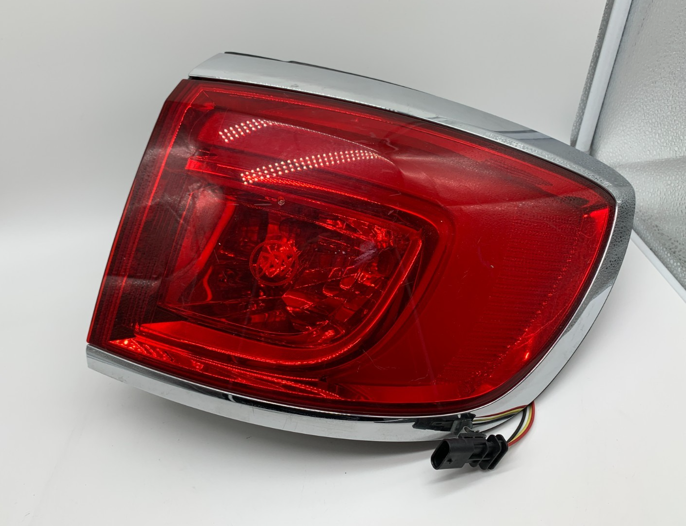2013-2017 Buick Enclave Passenger Side Tail Light Taillight OEM A03B54001