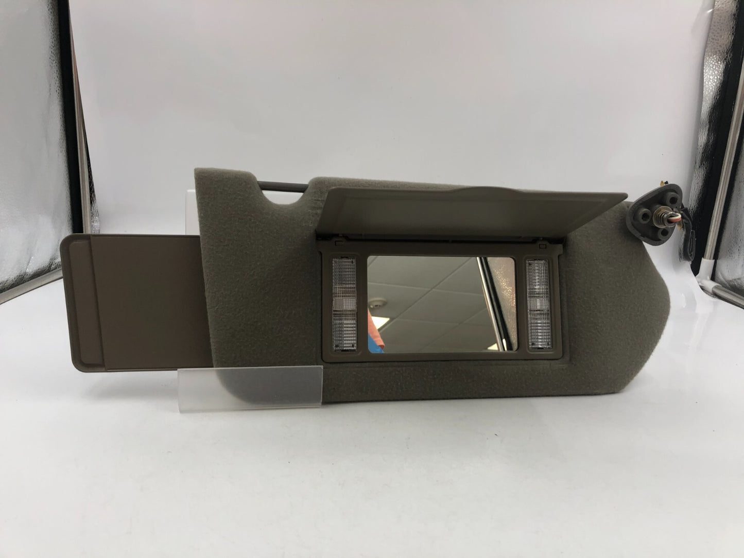 2000-2005 Chevrolet Impala Passenger Sun Visor Gray Illuminated OEM E01B18034