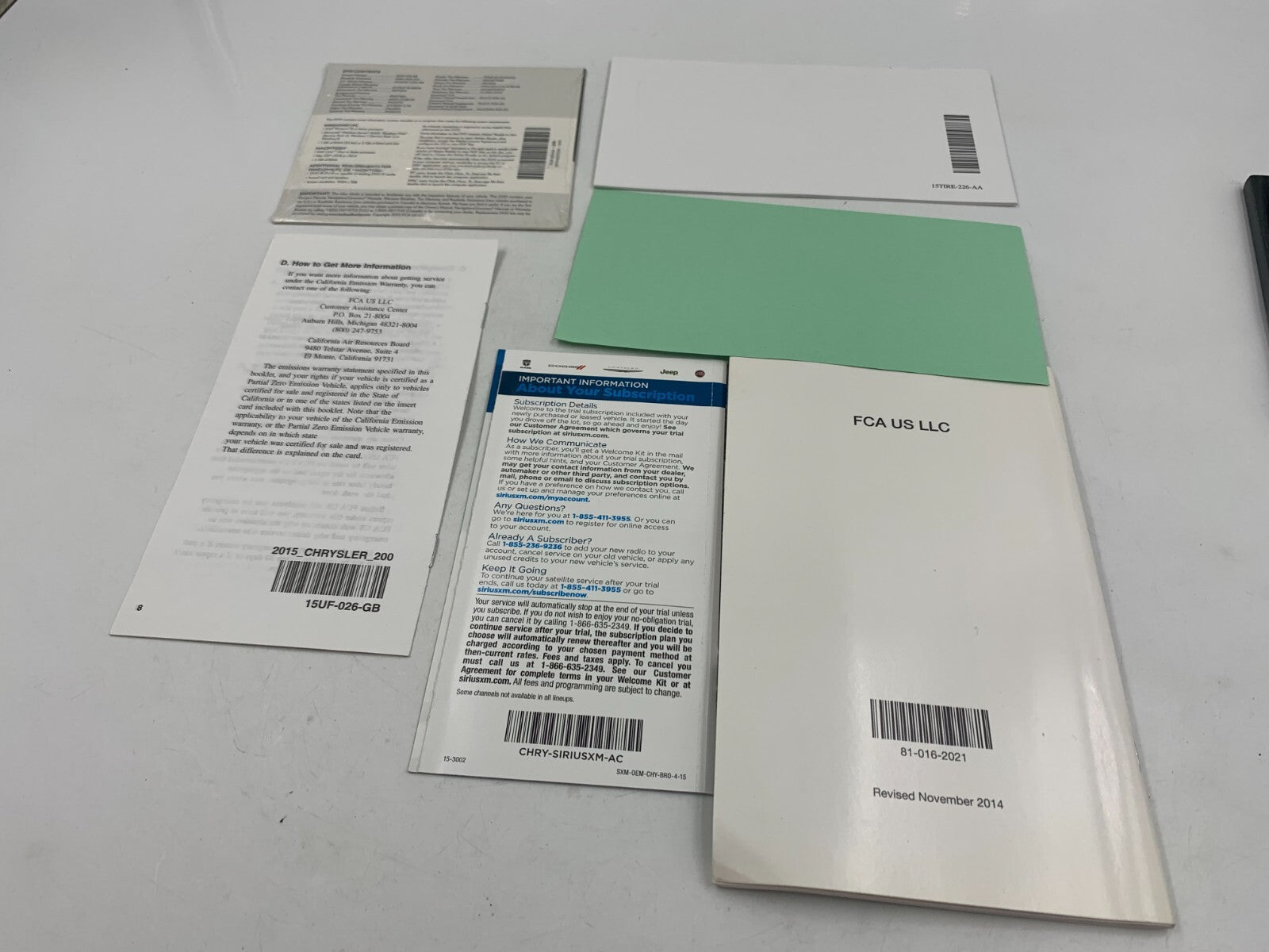 2015 Chrysler 300 Owners Manual Set with Case OEM B01B40034