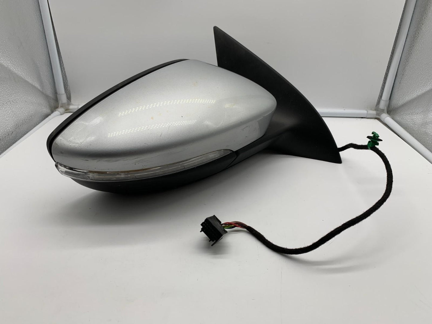 2009-2012 Volkswagen CC Passenger Side View Power Door Mirror Silver A01B08064