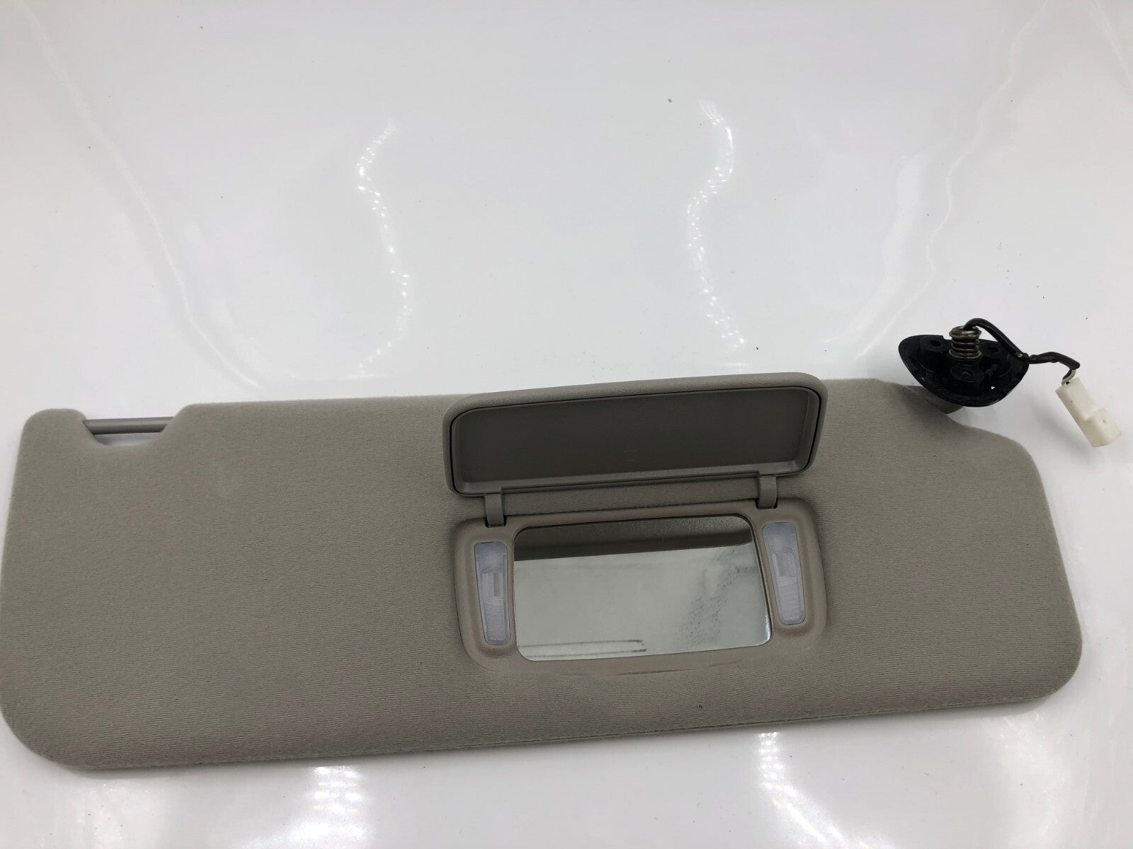 2005-2010 Toyota Sienna Passenger Sun Visor Gray Illuminated OEM C03B09021