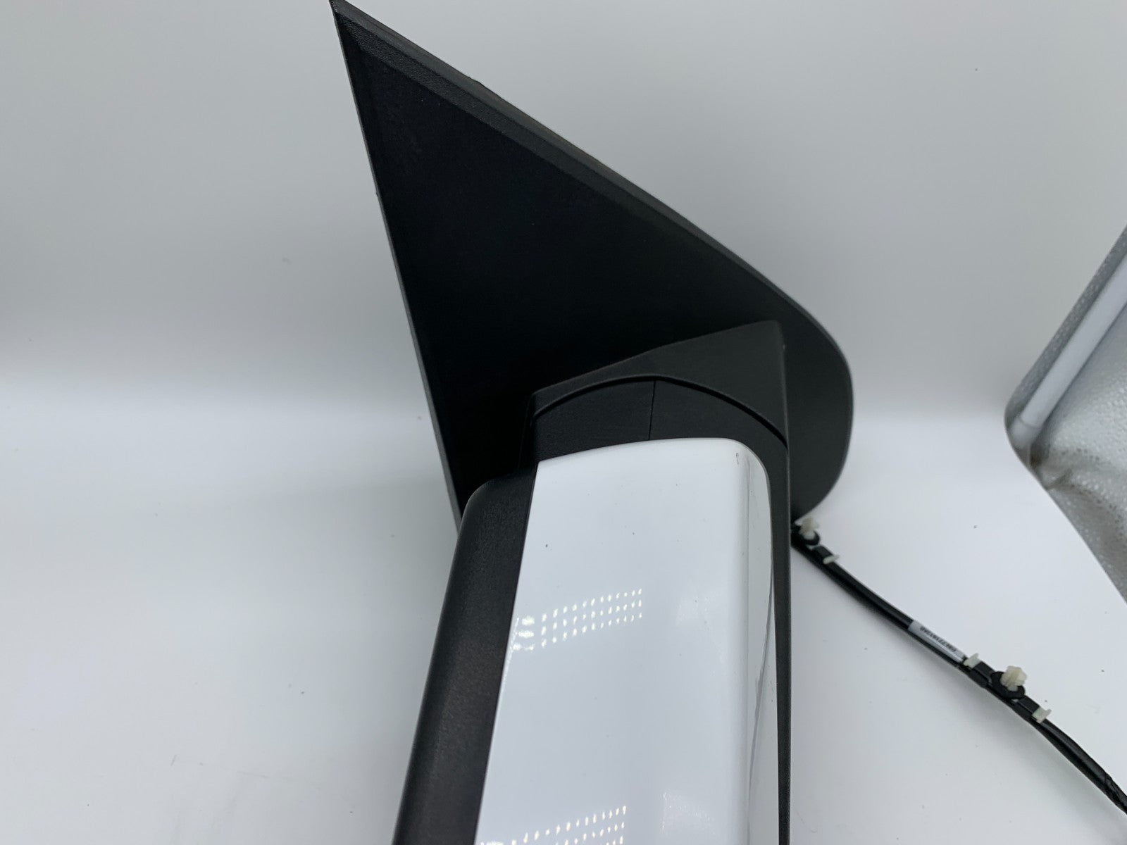 2014-2019 Chevrolet Silverado 1500 Passenger Side Power Door Mirror C03B52001