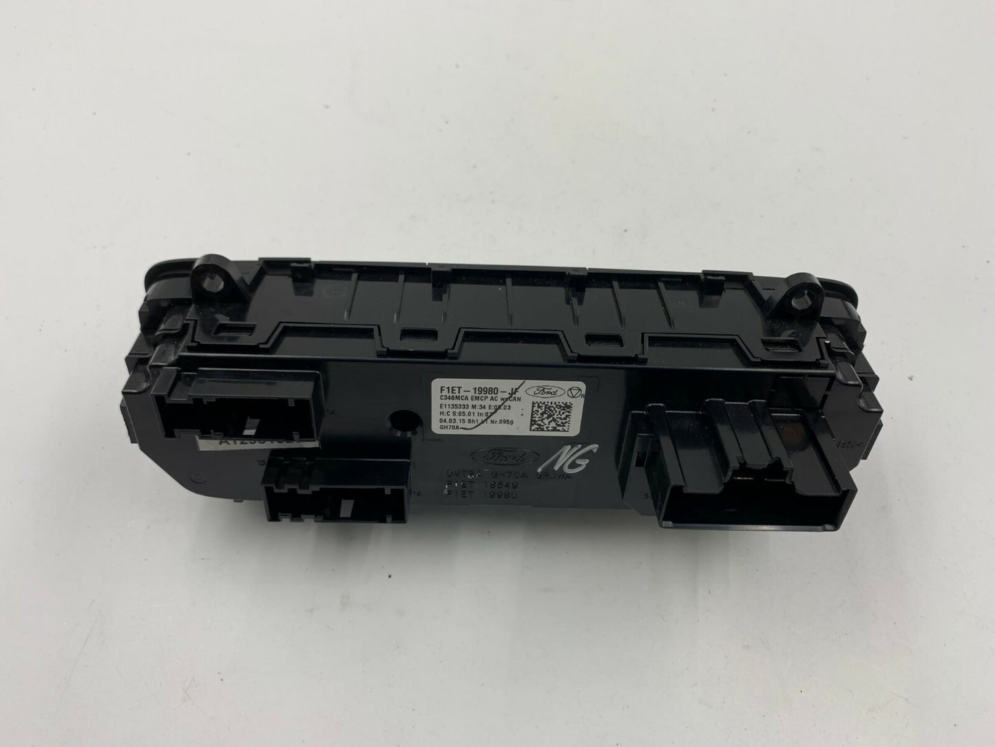 2015-2018 Ford Focus AC Heater Climate Control Unit OEM B02B24010