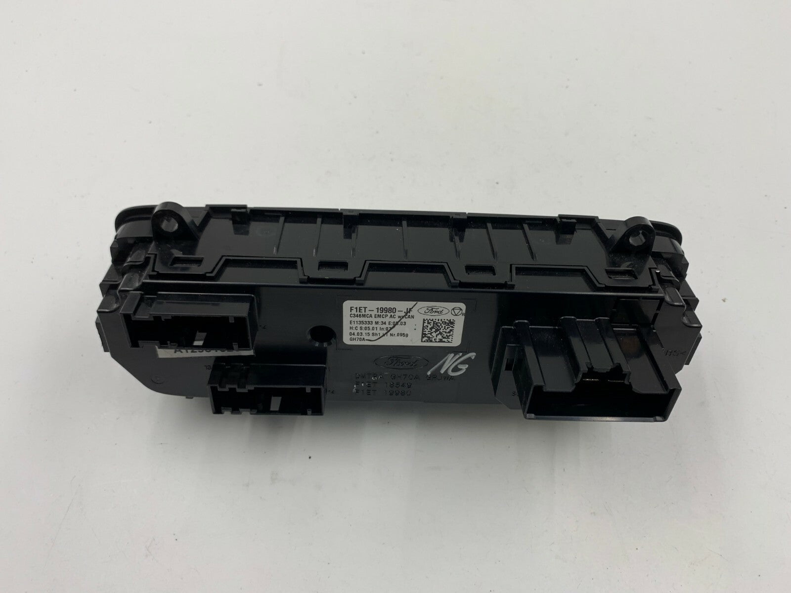 2015-2018 Ford Focus AC Heater Climate Control Unit OEM B02B24010
