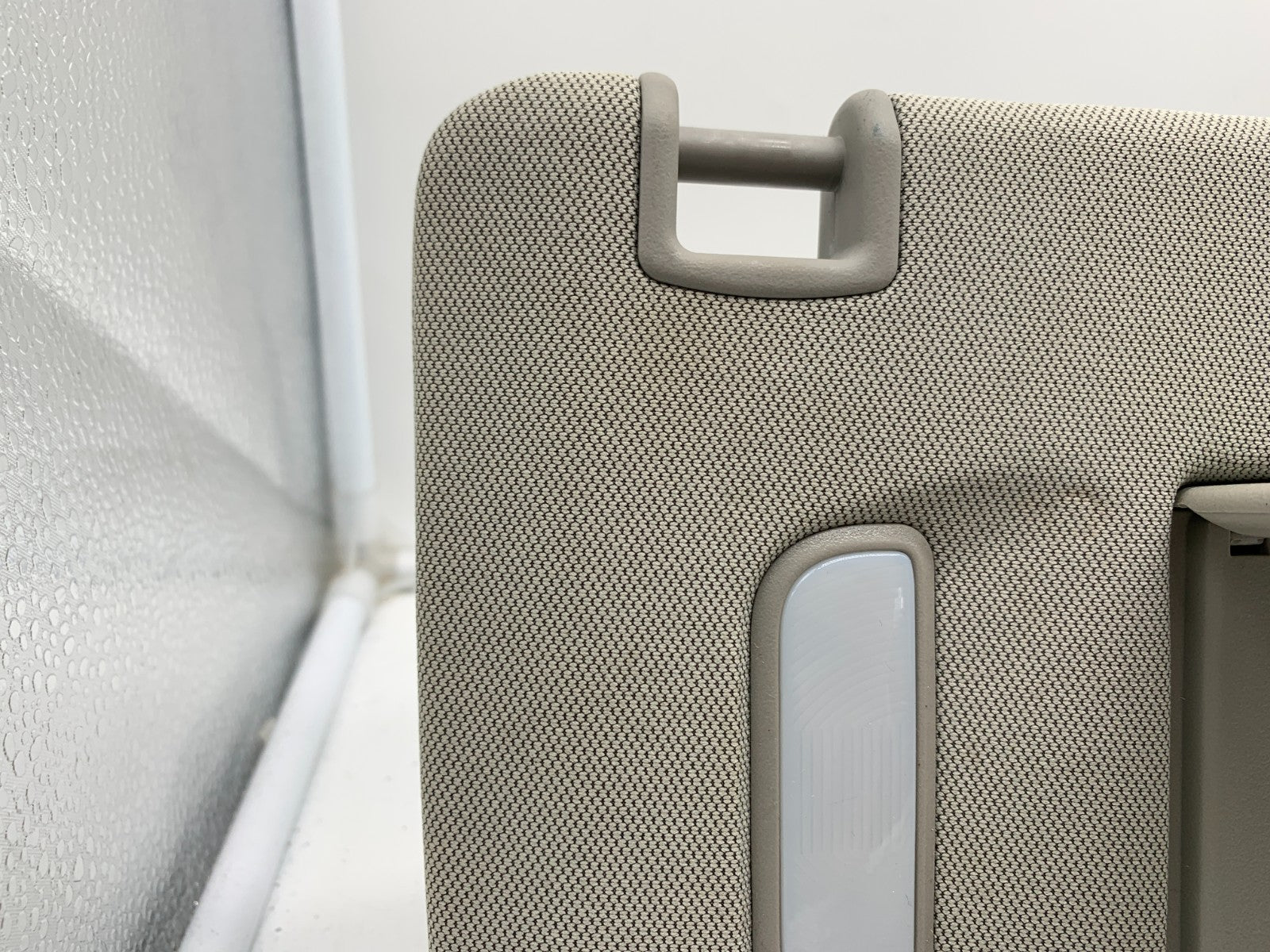 2013-2018 Buick Encore Passenger Sun Visor Gray Illuminated OEM A02B51004