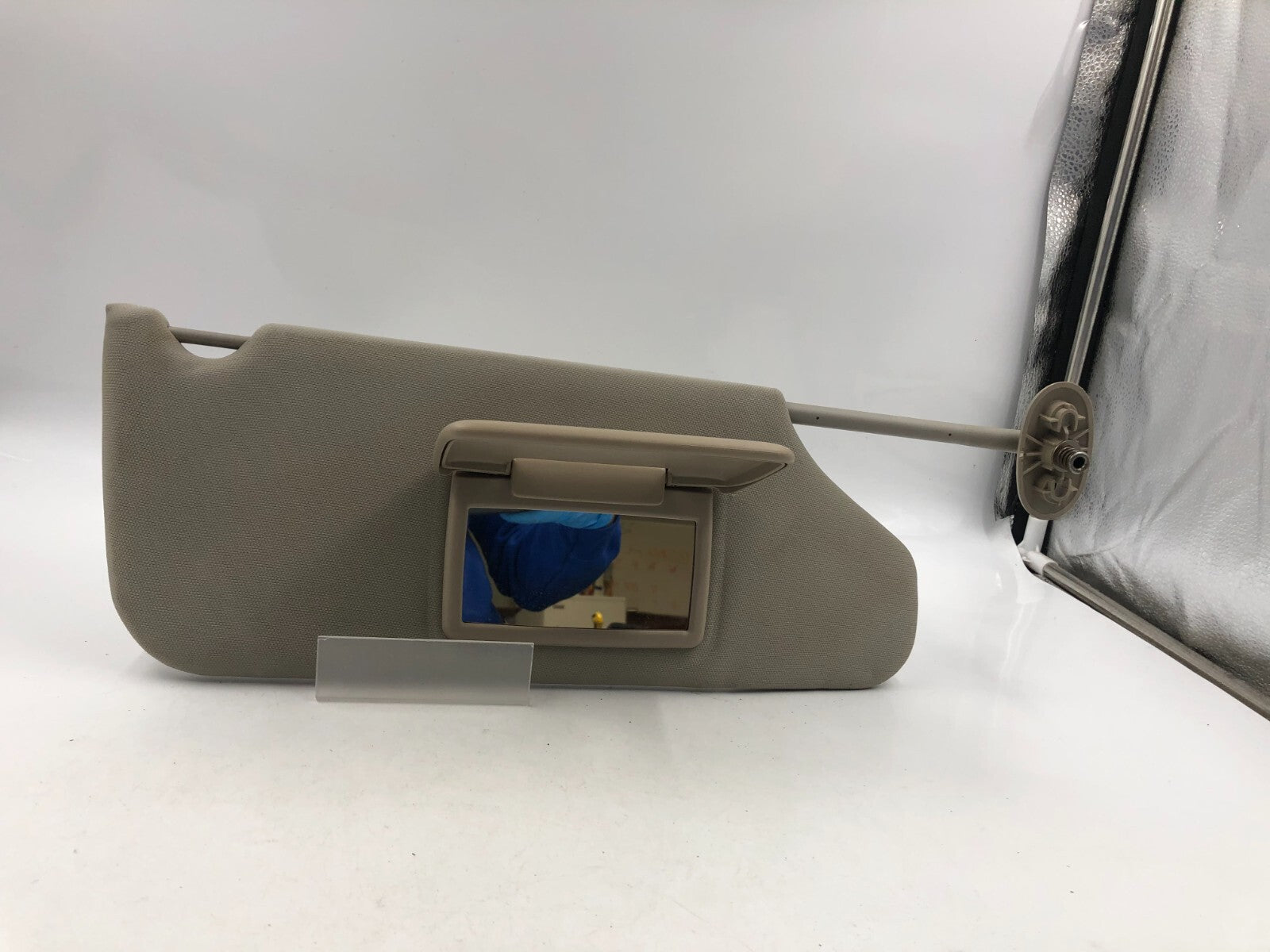 2005-2010 Jeep Grand Cherokee Passenger Sun Visor Gray OEM D01B11079