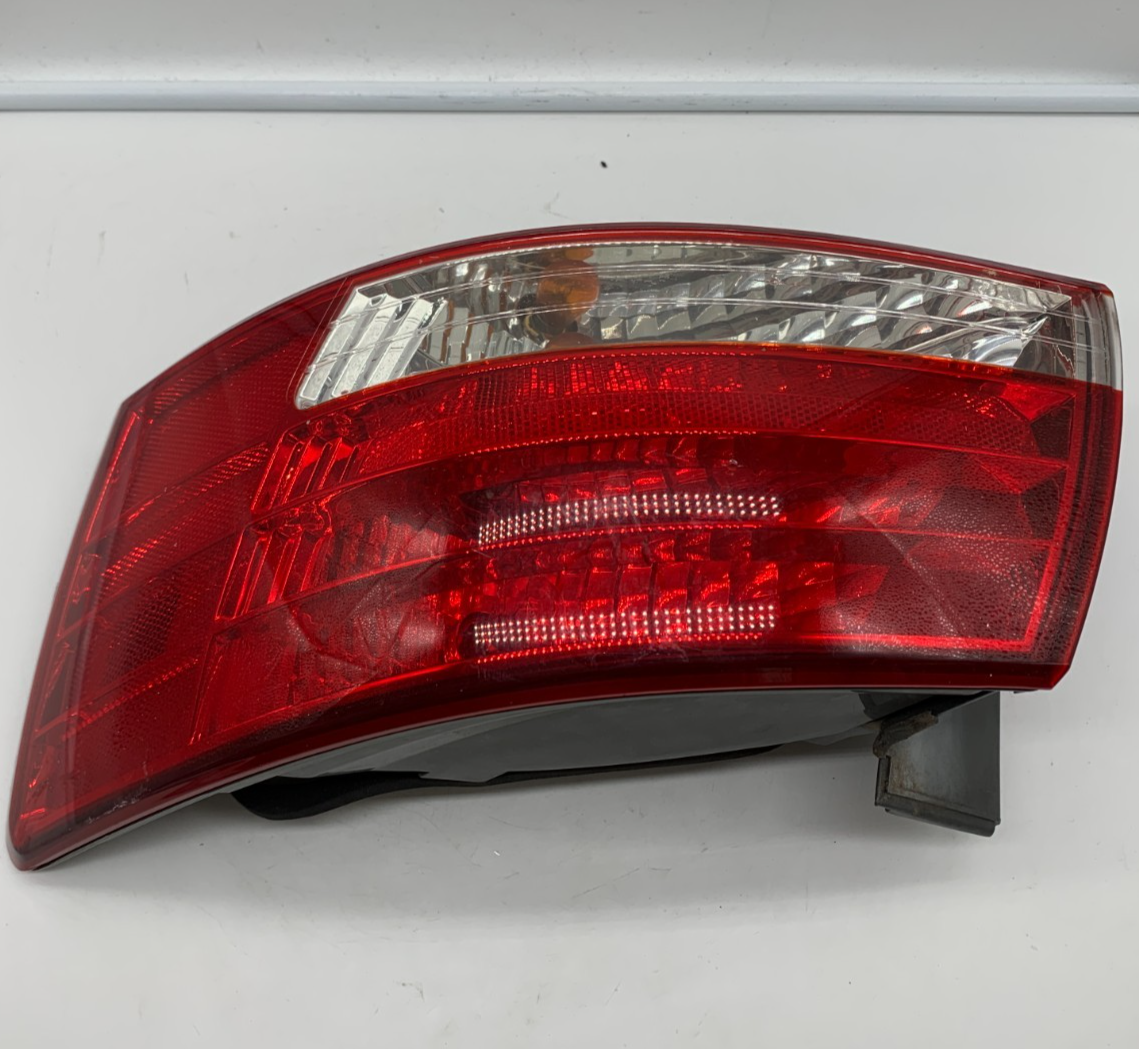 2006-2008 Hyundai Sonata Passenger Side Tail Light Taillight OEM A01B51040