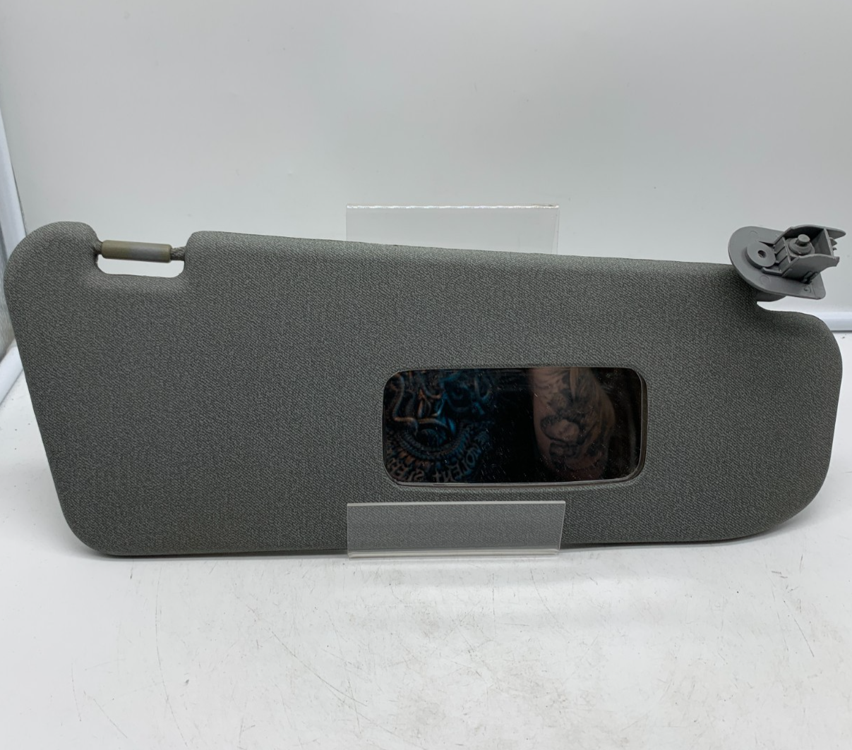 2004-2005 Chevrolet Aveo Passenger Sun Visor Gray OEM A02B51003