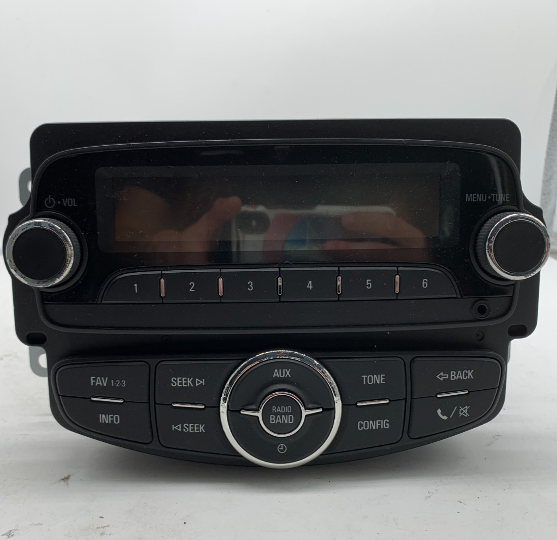 2013-2014 Chevrolet Trax Center Console Radio AM FM CD Radio Player A04B24088
