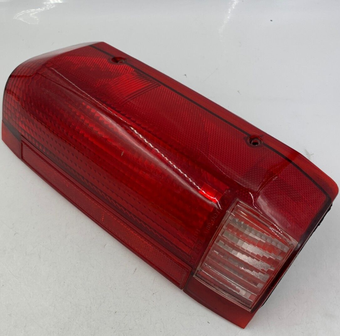 1987-1990 Ford F-250 Driver Side Tail Light Taillight Styleside OEM D04B65004