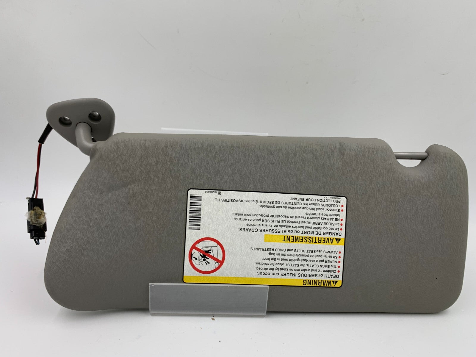 2004-2009 Cadillac SRX Passenger Sun Visor Illuminated Gray OEM D04B33090