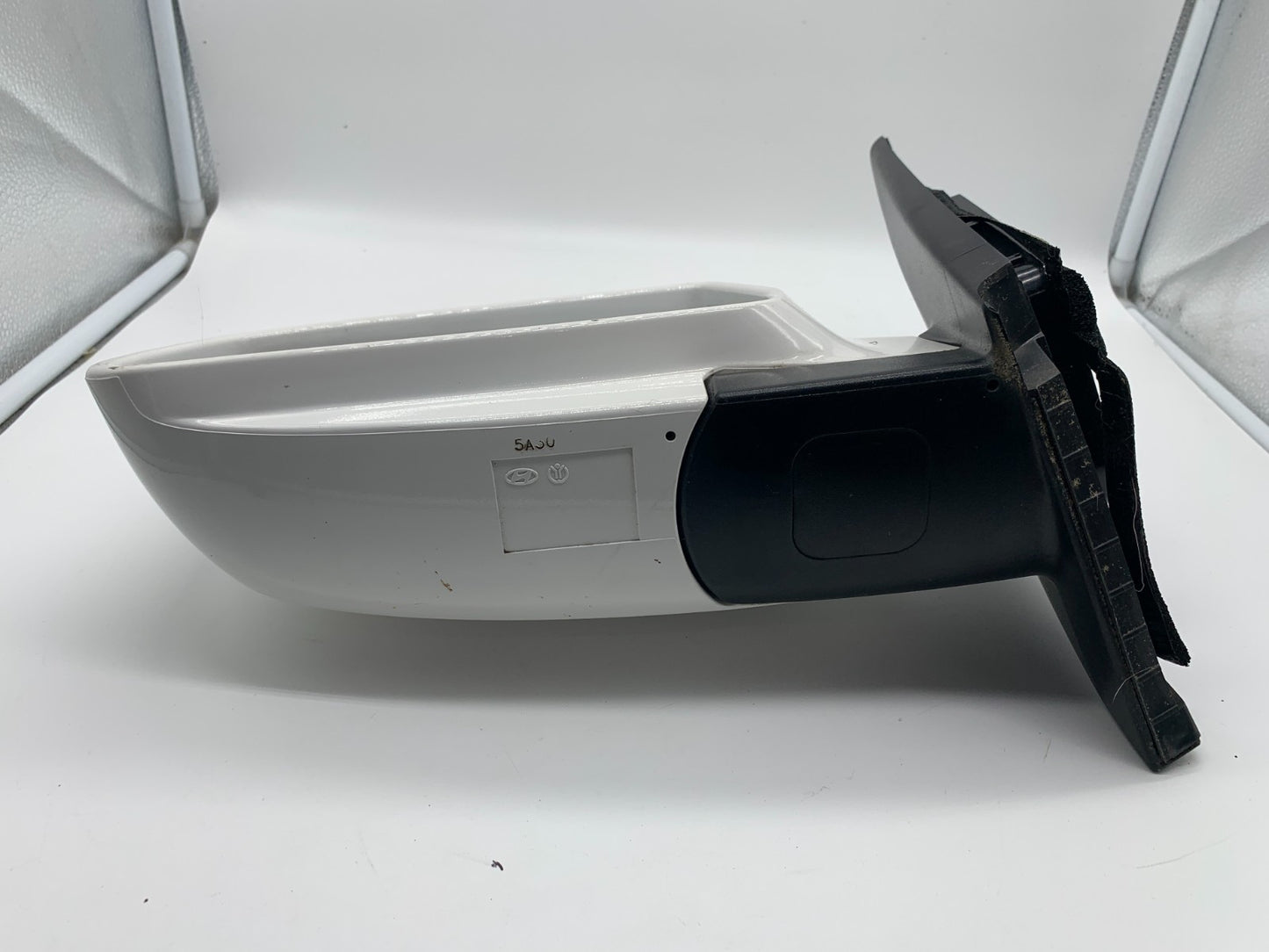 2010-2014 Hyundai Tucson Driver Side View Power Door Mirror White OEM A01B14002