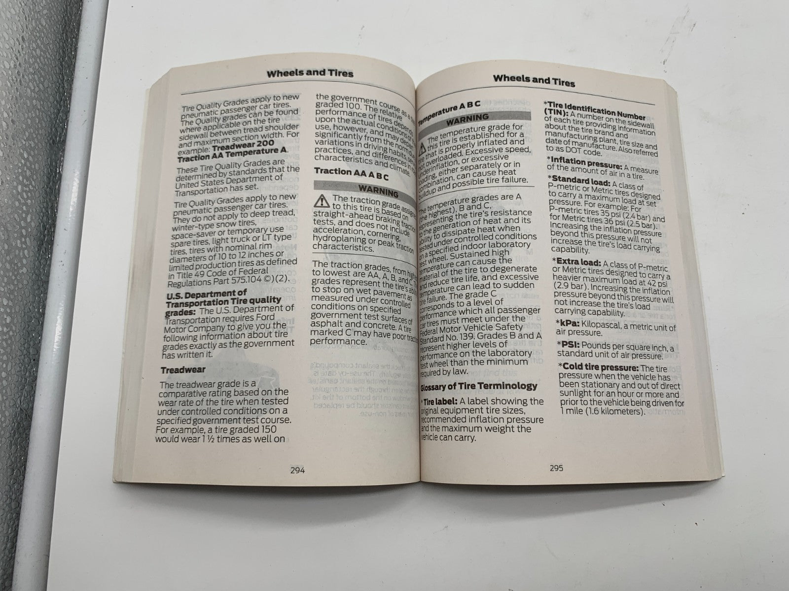 2017 Ford Fusion Owners Manual Set with Case OEM C01B31011