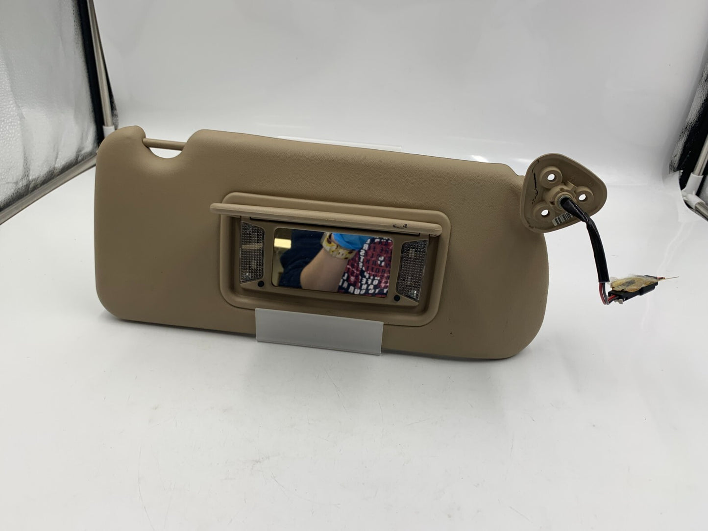 2004-2009 Cadillac SRX Passenger Sun Visor Gray Illuminated OEM D04B37026